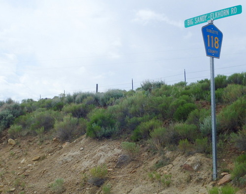 GDMBR: The WY-353 pavement ended and we were beginning the dirt road called CR-118.